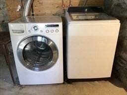 laundry room with laundry area and washer and clothes dryer