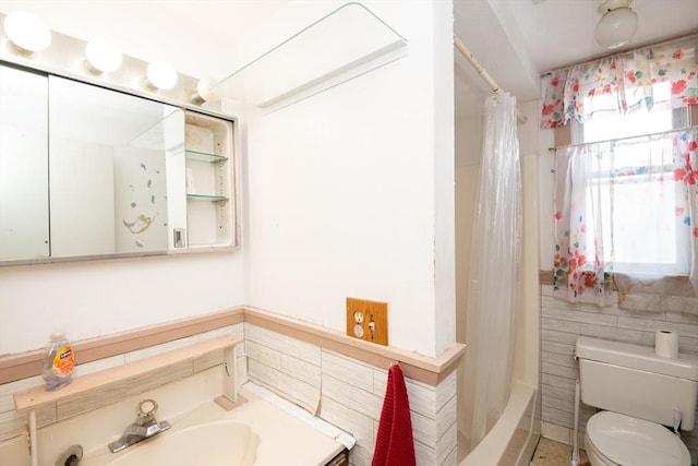 27 Stephen St, Lynn, MA 01902 - full bath featuring toilet, healthy amount of natural light, shower / bath combo with shower curtain, and vanity