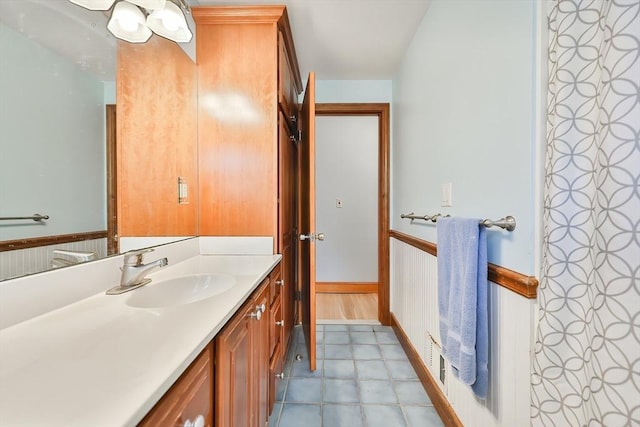 bathroom with vanity