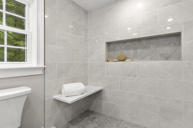315 Maple Ave, Shrewsbury, MA 01545 - bathroom with healthy amount of natural light, tiled shower, and toilet