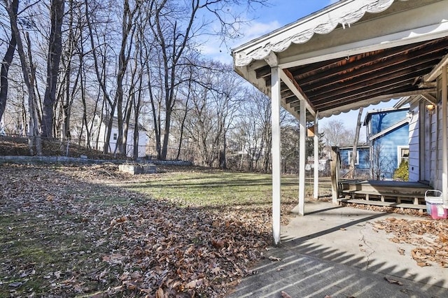 view of yard featuring a patio