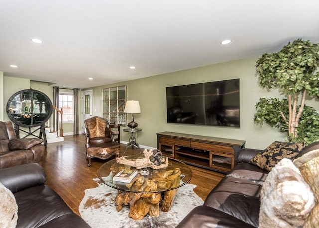 living area featuring recessed lighting, baseboards, and wood finished floors