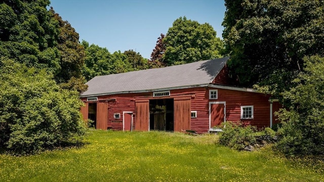 584 Woburn St, Wilmington, MA 01887 - view of barn with a lawn