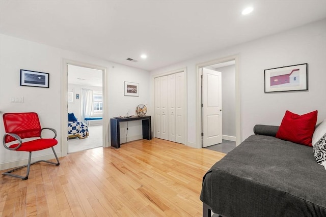 bedroom with visible vents, baseboards, a closet, light wood finished floors, and recessed lighting