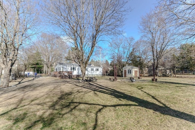 view of yard with a storage unit