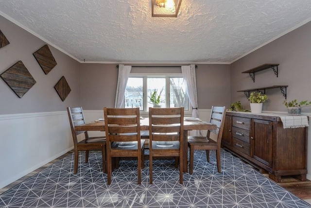 dining area featuring crown molding and a textured ceiling