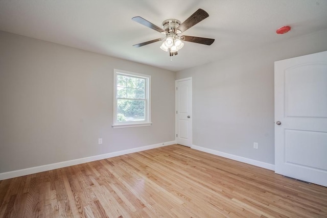 unfurnished room featuring light wood-type flooring, ceiling fan, and baseboards