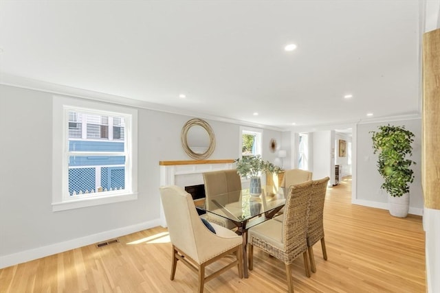 dining space featuring baseboards, visible vents, and ornamental molding