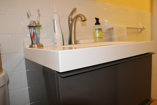 25 Day Rd, Wellfleet, MA 02667 - room details featuring vanity