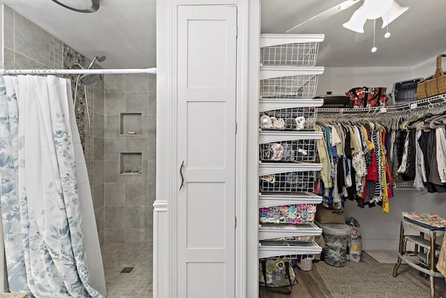 spacious closet with a ceiling fan
