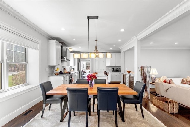 44 Sunset Ridge Ln Unit 44, Bolton, MA 01740 - dining room featuring ornamental molding, recessed lighting, light wood-style floors, and baseboards