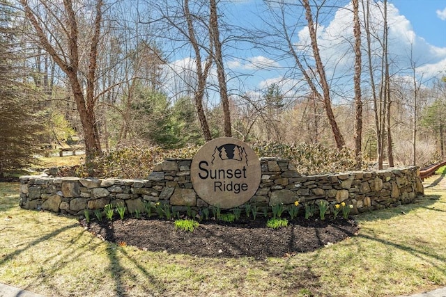 44 Sunset Ridge Ln Unit 44, Bolton, MA 01740 - community sign featuring a yard