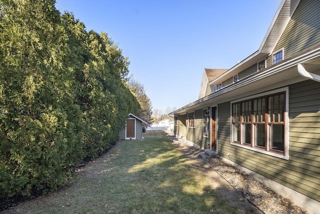 view of yard with a storage shed and an outdoor structure