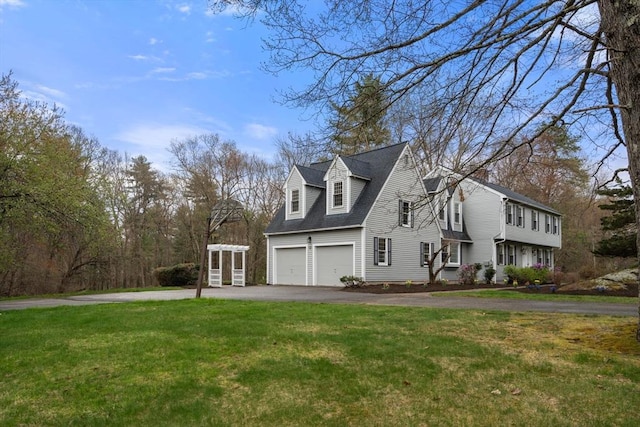 view of front of home featuring a garage, driveway, and a front yard