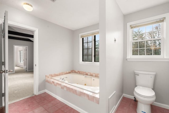 full bath with toilet, baseboards, a tub with jets, and a healthy amount of sunlight