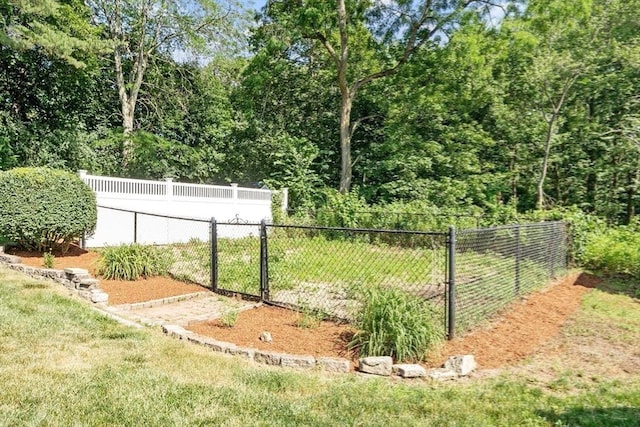 65 Martin Rd, Tewksbury, MA 01876 - view of yard