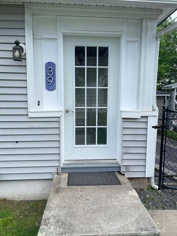 39 Barnard Rd, Worcester, MA 01605 - doorway to property