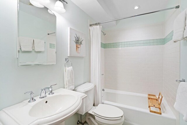 3 Down Harbor Rd, Edgartown, MA 02539 - bathroom with a sink, toilet, and shower / bath combination with curtain