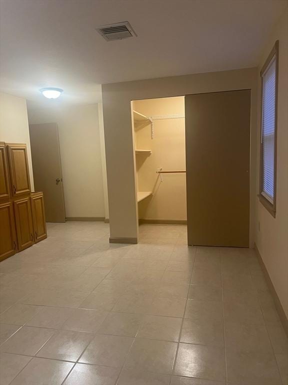 spare room with visible vents and baseboards