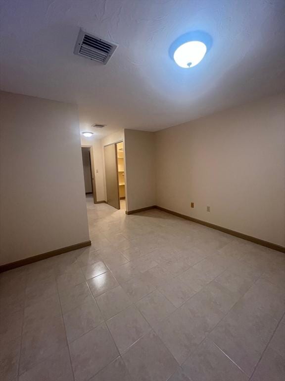 spare room featuring visible vents and baseboards