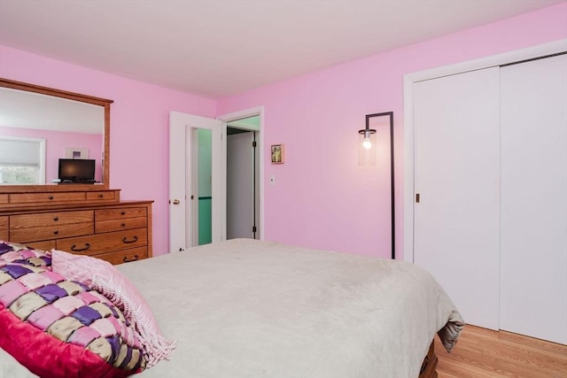 bedroom featuring light hardwood / wood-style floors and a closet