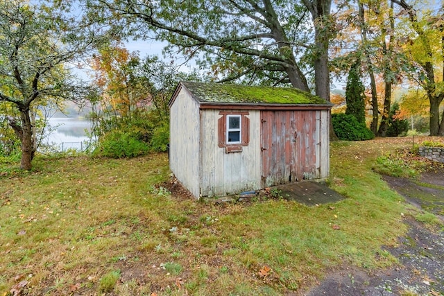 view of outdoor structure with a lawn