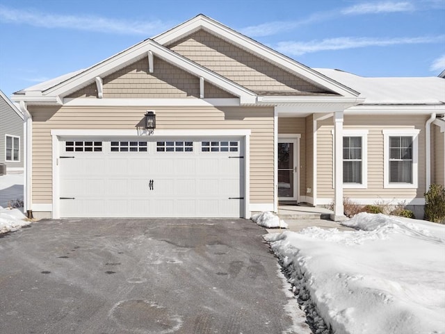 view of front facade featuring driveway and an attached garage