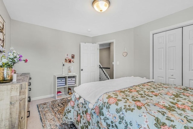 bedroom featuring a closet, baseboards, and carpet floors