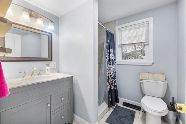 full bathroom featuring visible vents, toilet, vanity, and baseboards