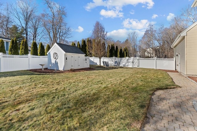 view of yard with a storage shed