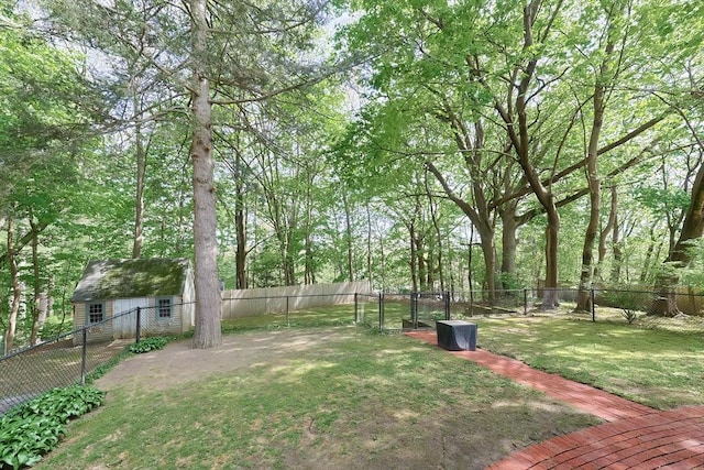 view of yard featuring a fenced backyard and an outbuilding