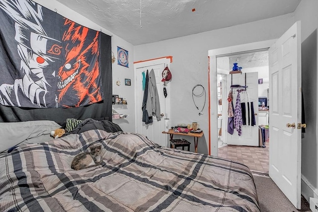 bedroom featuring a textured ceiling and a closet