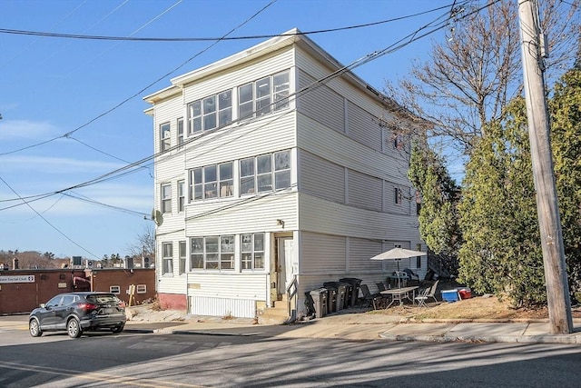 view of front of house