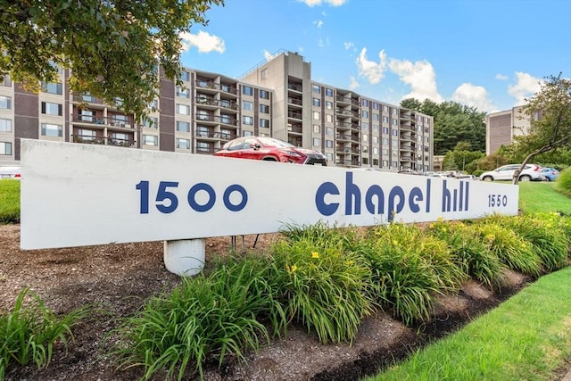 view of community / neighborhood sign