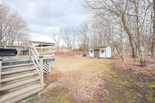 view of yard featuring a storage unit