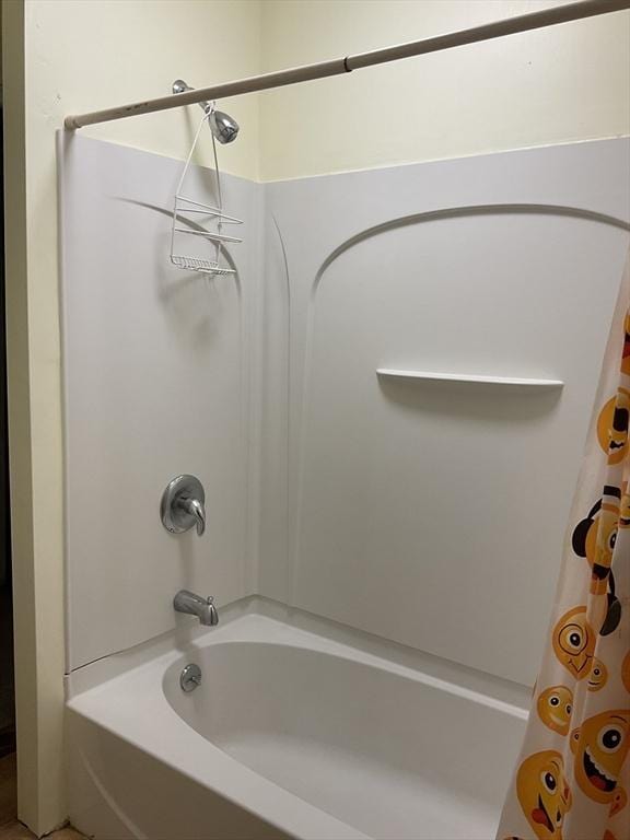 16 Knox St, Worcester, MA 01603 - bathroom featuring shower / bath combo