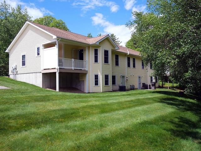 4 Bluebird Ln Unit 4, Killingly, CT 06241 - rear view of house featuring a lawn and roof with shingles
