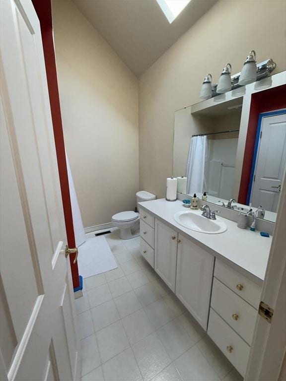 full bathroom with visible vents, a shower with shower curtain, toilet, vaulted ceiling, and vanity