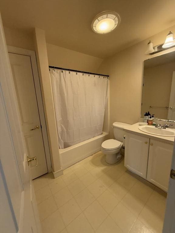 full bathroom featuring toilet, shower / tub combo, and vanity