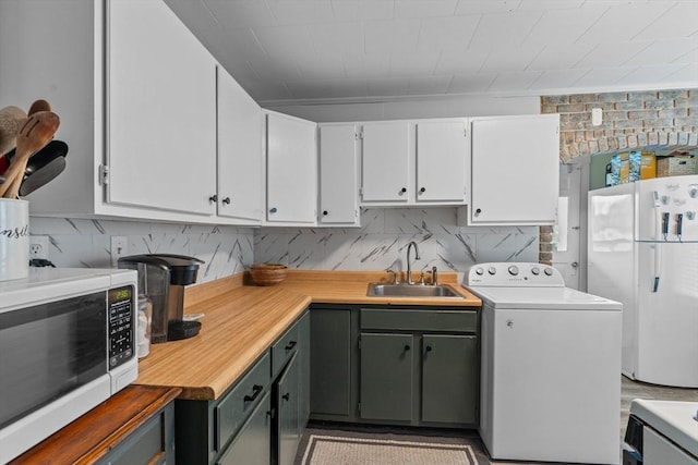 laundry room featuring washer / dryer