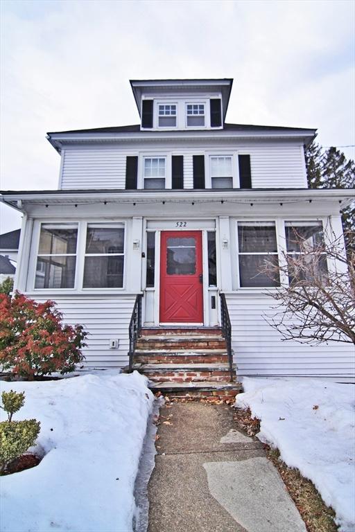 traditional style home featuring entry steps