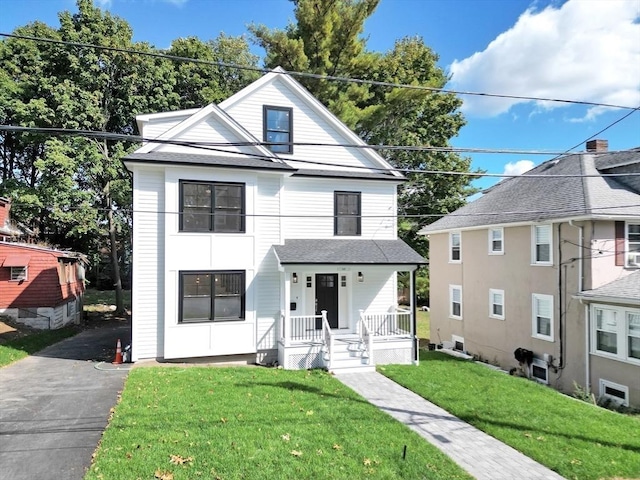 view of front of property with driveway and a front lawn