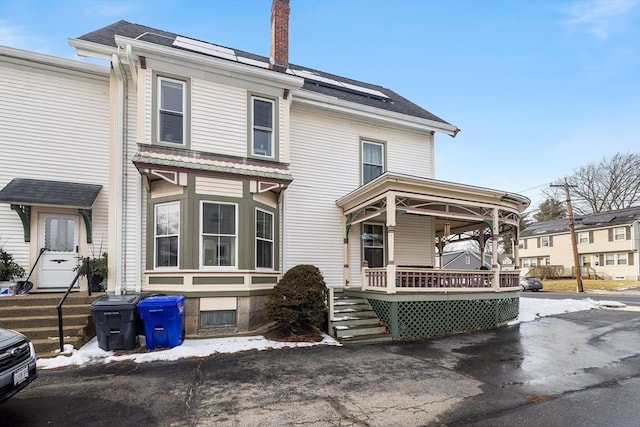 view of front of property featuring a porch