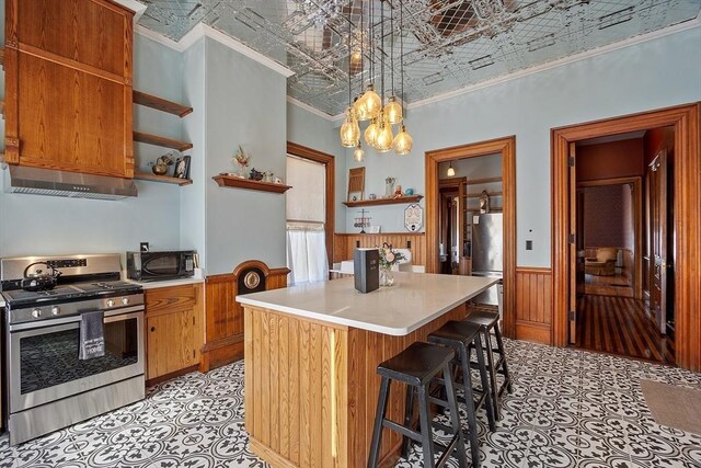 4 W Broadway, Gardner, MA 01440 - kitchen with open shelves, a chandelier, crown molding, wainscoting, and stainless steel appliances