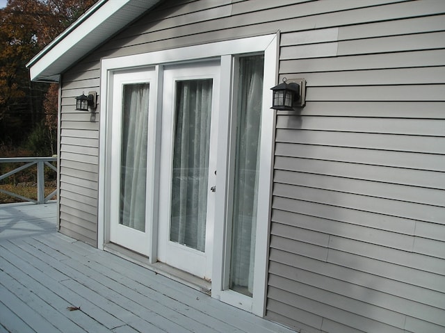 doorway to property featuring a deck