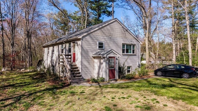 view of front of property with a front lawn