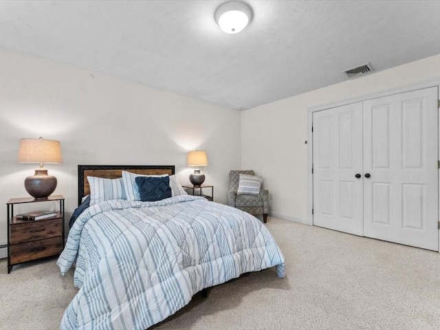 bedroom with carpet flooring and a closet