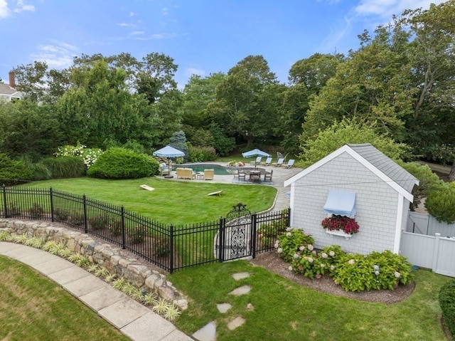 view of yard featuring a fenced in pool