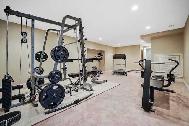 workout room with visible vents, recessed lighting, and baseboards