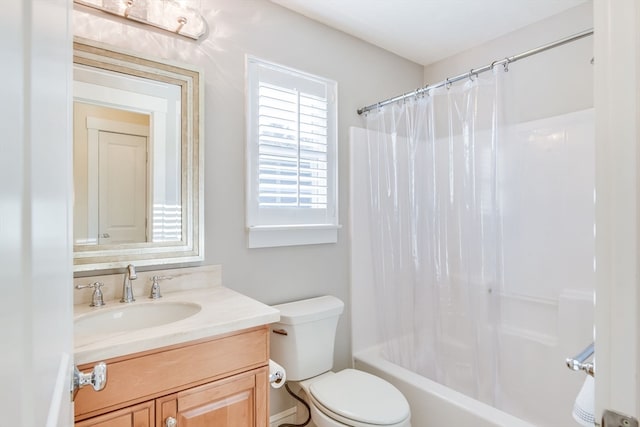 full bathroom featuring shower / tub combo with curtain, vanity, and toilet